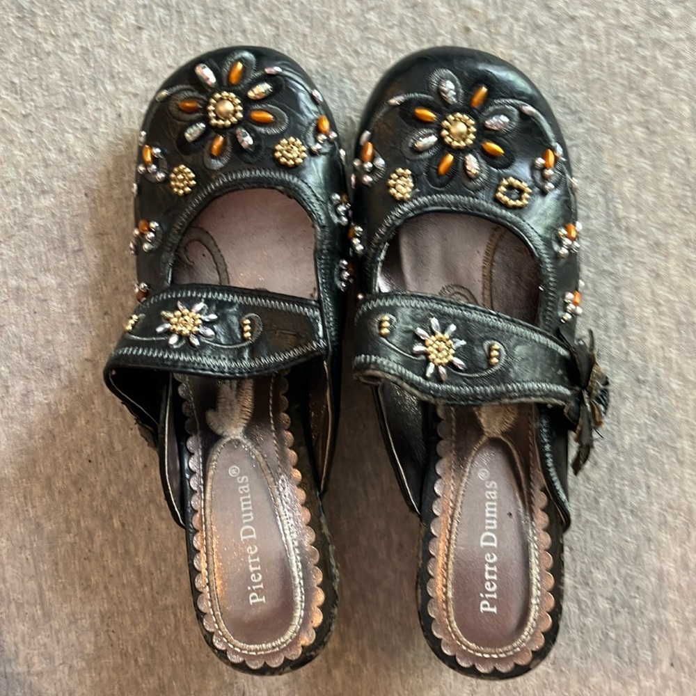 Size 7.5 M Pierre Dumas shoes. ✌️